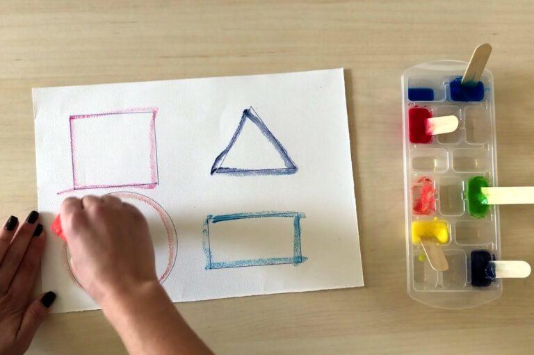 Η εικόνα απεικονίζει κάποιον να ζωγραφίζει γεωμετρικά σχήματα με ένα χρωματιστό παγάκι